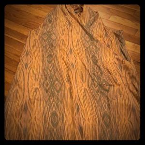 Sleeveless. Wrap tunic top in sienna & green